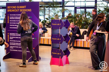 Kartonnen display wegwijzer - De Printgroep - Jouw partner in print!